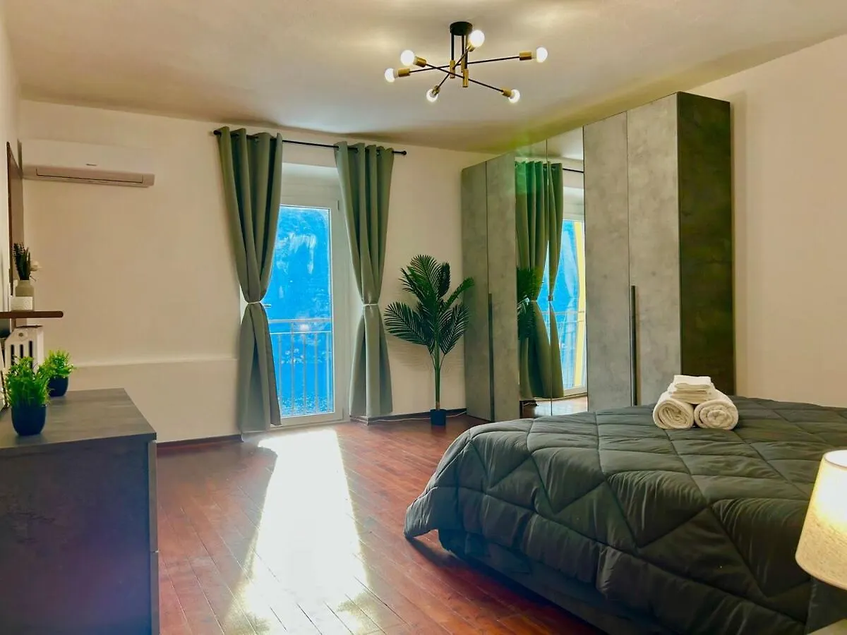New Duplex With Lake View, 2 Terraces Nesso Apartman